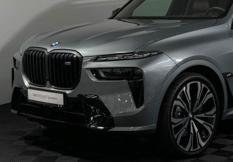 Подержанный автомобиль BMW X7 2024 года (37 фото)