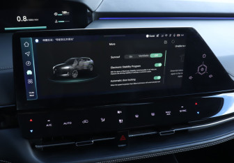 Подержанный автомобиль Changan UNI-K 2023 года (22 фото)