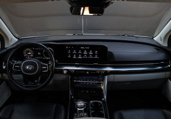 Подержанный автомобиль Kia Carnival 2021 года (14 фото)
