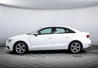 Подержанный автомобиль Audi A3 Sedan 2016 года (8 фото)