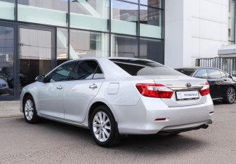 Подержанный автомобиль Toyota Camry Sedan 2012 года (6 фото)