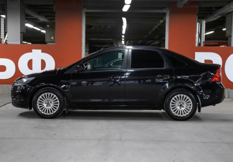 Подержанный автомобиль Ford Focus Sedan 2008 года (8 фото)