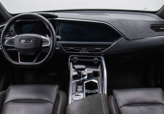 Подержанный автомобиль Geely Tugella 2022 года (13 фото)