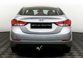 Подержанный автомобиль Hyundai Elantra Sedan 2015 года (6 фото)