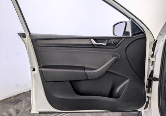 Подержанный автомобиль Skoda Rapid Liftback 2021 года (19 фото)
