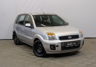 Подержанный автомобиль Ford Fusion 2010 года (3 фото)