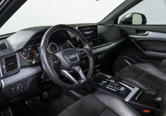 Подержанный автомобиль Audi Q5 2017 года (10 фото)