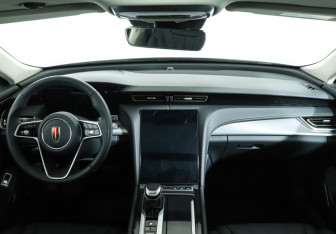 Подержанный автомобиль Hongqi H5 2024 года (12 фото)