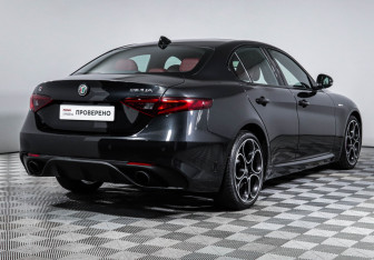 Подержанный автомобиль Alfa Romeo Giulia 2023 года (5 фото)