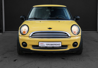 Подержанный автомобиль MINI Hatch 2007 года (2 фото)