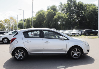 Подержанный автомобиль Opel Corsa 2007 года (4 фото)
