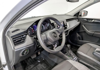 Подержанный автомобиль Skoda Rapid Liftback 2021 года (15 фото)