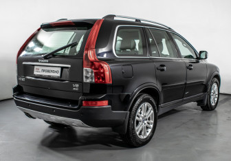 Подержанный автомобиль Volvo XC90 2006 года (5 фото)