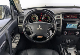 Подержанный автомобиль Mitsubishi Pajero 2018 года (22 фото)