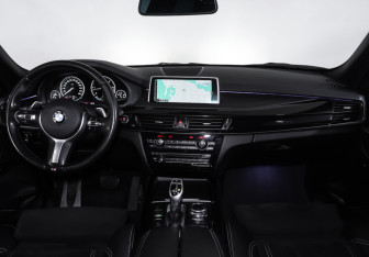 Подержанный автомобиль BMW X5 2015 года (12 фото)