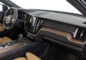 Подержанный автомобиль Volvo XC60 2020 года (11 фото)