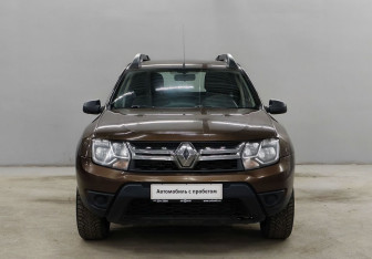 Подержанный автомобиль Renault Duster 2016 года (2 фото)