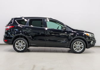 Подержанный автомобиль Ford Kuga 2017 года (4 фото)