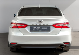 Подержанный автомобиль Toyota Camry Sedan 2021 года (6 фото)