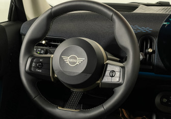 Подержанный автомобиль MINI Hatch 2025 года (14 фото)