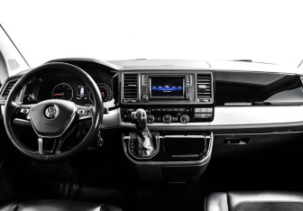 Подержанный автомобиль Volkswagen Multivan 2016 года (11 фото)