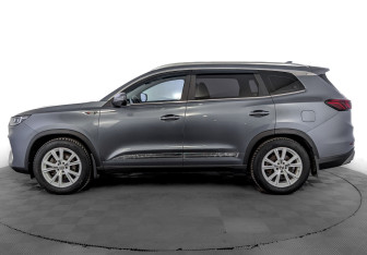 Подержанный автомобиль Chery Tiggo 8 Pro 2022 года (8 фото)