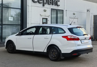 Подержанный автомобиль Ford Focus Wagon 2013 года (7 фото)