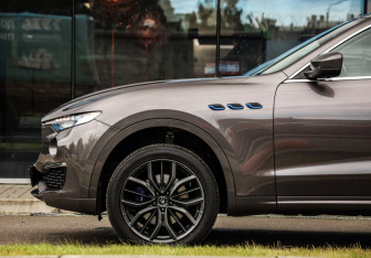 Подержанный автомобиль Maserati Levante 2022 года (10 фото)