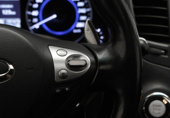 Подержанный автомобиль Infiniti FX 2012 года (18 фото)