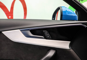 Подержанный автомобиль Audi A4 Sedan 2020 года (8 фото)