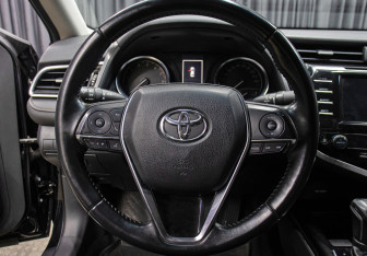 Подержанный автомобиль Toyota Camry Sedan 2018 года (16 фото)