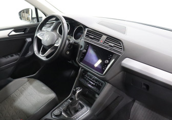Подержанный автомобиль Volkswagen Tiguan 2021 года (10 фото)