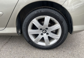Подержанный автомобиль Peugeot 308 Hatchback 2013 года (12 фото)