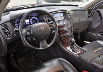 Подержанный автомобиль Infiniti QX50 2014 года (16 фото)