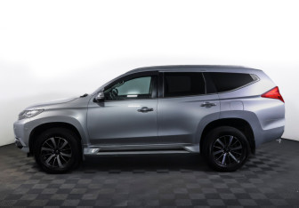 Подержанный автомобиль Mitsubishi Pajero Sport 2018 года (8 фото)