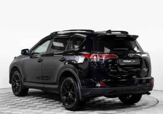 Подержанный автомобиль Toyota RAV4 2018 года (5 фото)