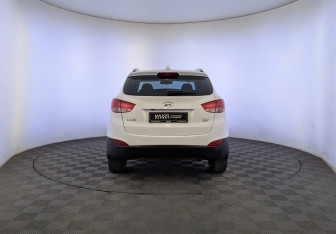 Подержанный автомобиль Hyundai ix35 2014 года (6 фото)