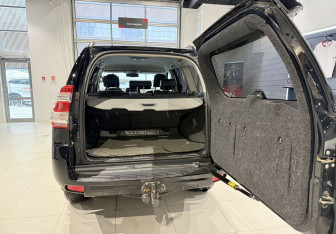 Подержанный автомобиль Toyota Land Cruiser Prado 2011 года (7 фото)
