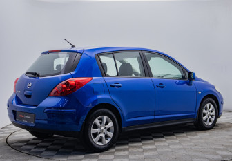 Подержанный автомобиль Nissan Tiida Hatchback 2008 года (5 фото)