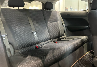Подержанный автомобиль Honda Civic Hatchback 2001 года (11 фото)
