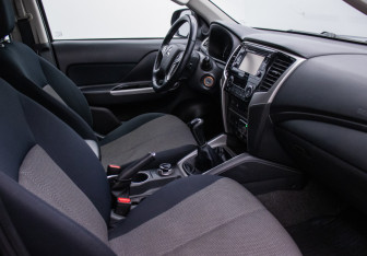 Подержанный автомобиль Mitsubishi L200 2019 года (7 фото)