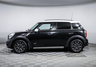 Подержанный автомобиль MINI Countryman 2016 года (8 фото)