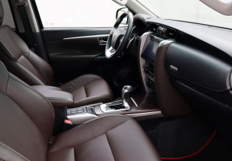 Подержанный автомобиль Toyota Fortuner 2018 года (10 фото)