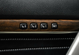 Подержанный автомобиль Toyota Land Cruiser Suv 2019 года (10 фото)