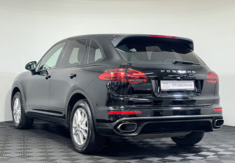 Подержанный автомобиль Porsche Cayenne 2015 года (7 фото)
