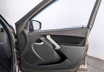 Подержанный автомобиль LADA (ВАЗ) Granta Liftback 2017 года (24 фото)