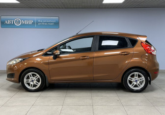 Подержанный автомобиль Ford Fiesta Hatchback 2015 года (8 фото)