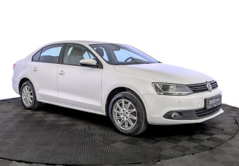 Подержанный автомобиль Volkswagen Jetta Sedan 2013 года (3 фото)