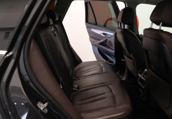 Подержанный автомобиль BMW X5 2016 года (24 фото)