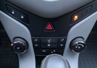 Подержанный автомобиль Chevrolet Cruze Hatchback 2012 года (15 фото)